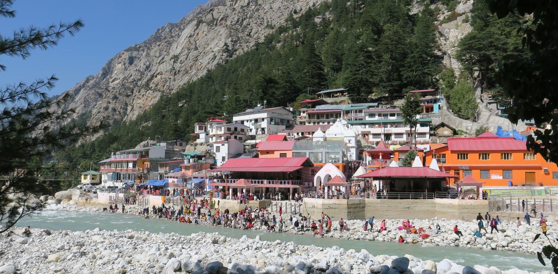 Self-Planned Chardham Yatra vs Guided Tour Package: Which Is Better?